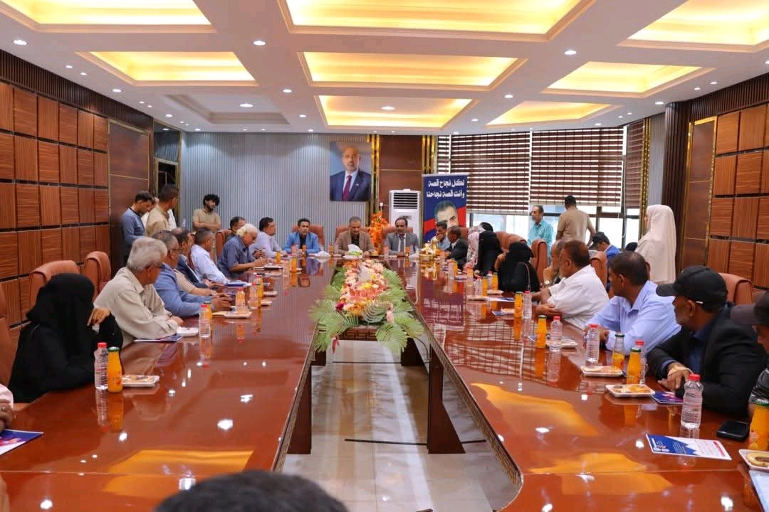 محافظ العاصمة عدن يفتتح حزمة مشاريع تنموية وخدمية بمديرية خورمكسر للعام 2025م 