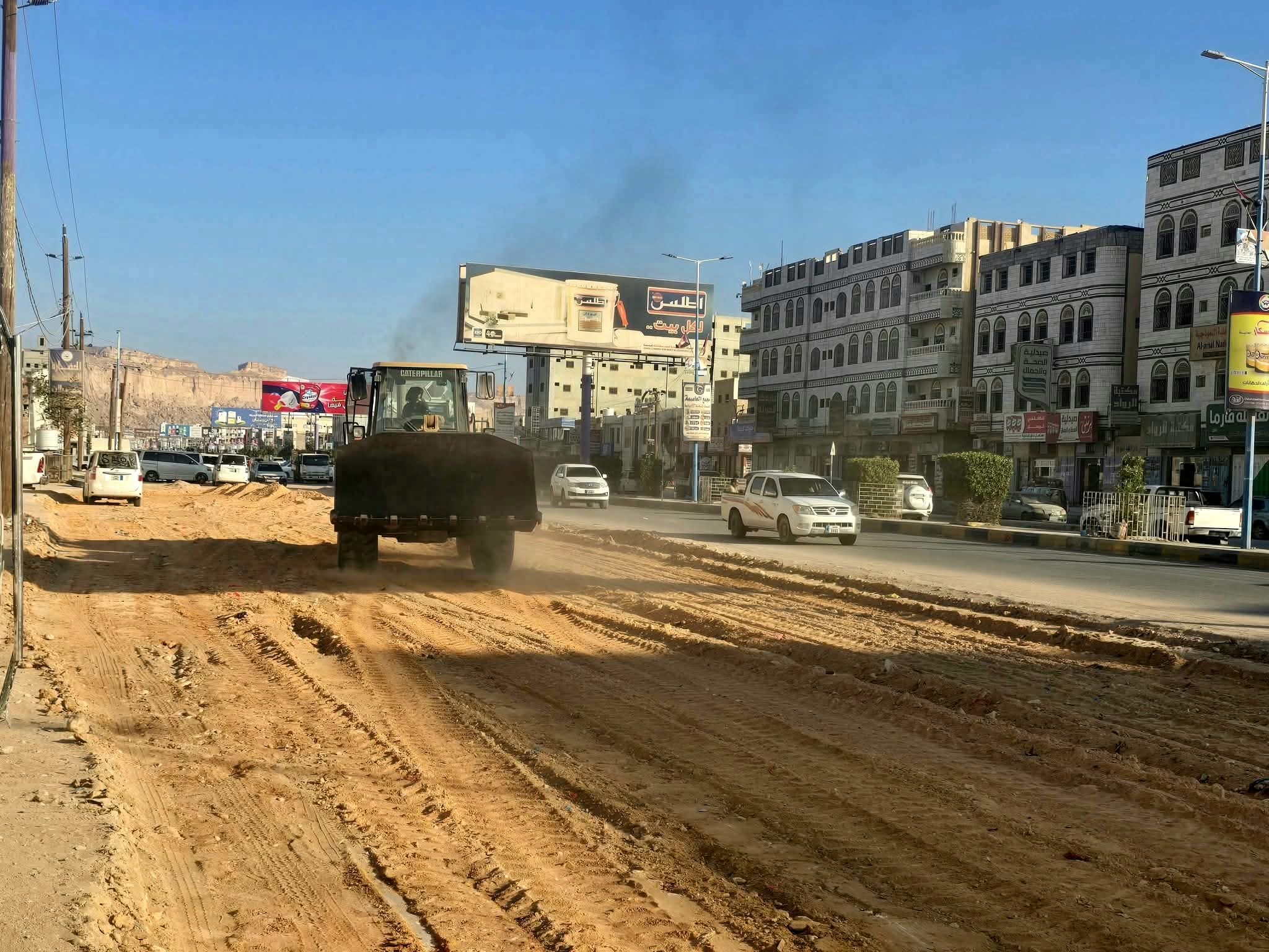 بدء تنفيذ المرحلة الأخيرة من توسعة وتأهيل شارع الشهيد قطن بمدينة #عتق 