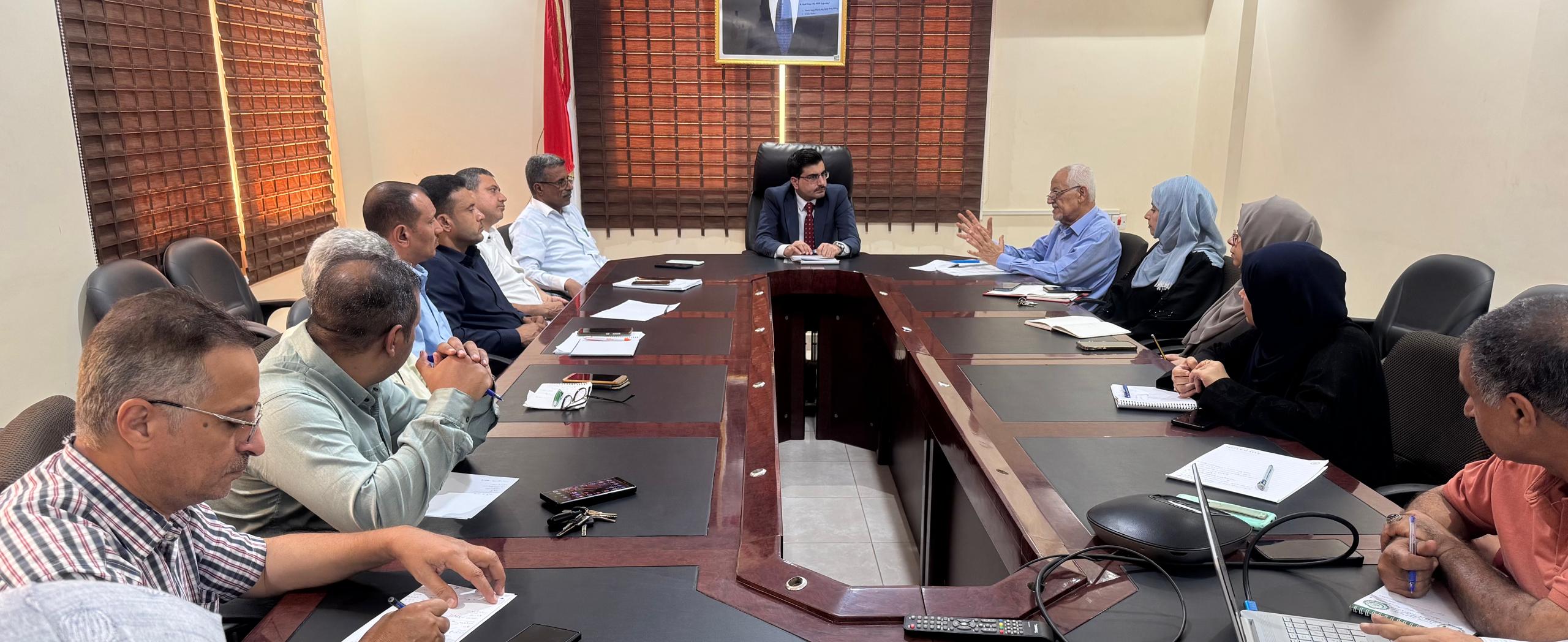 نائب وزير المياه والبيئة يترأس اجتماعاً لمناقشة إعداد موازنة وخطط المشاريع للعام 2026م 