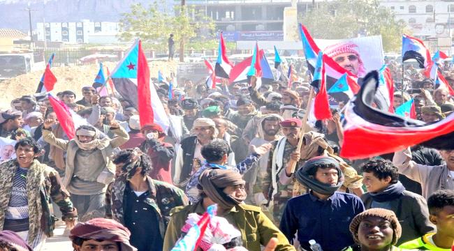 مسيرة حاشدة في عتق تطالب بإعلان دولة الجنوب العربي 