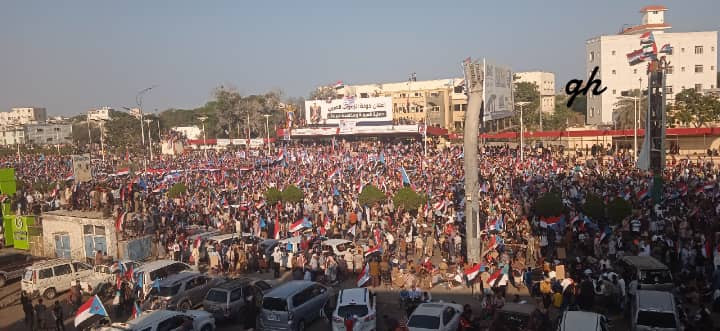 شعب الجنوب في مليونية الوفاء والصمود يؤكدون رفضهم المساس بالإرادة الشعبية والسيادة الوطنية الجنوبية 