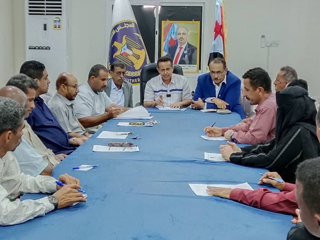 لحج : القرار الجنوبي خط أحمر والتفويض الشعبي ثابت.. ورفض قاطع لأي وصاية أو استهداف للمجلس #الانتقالي 