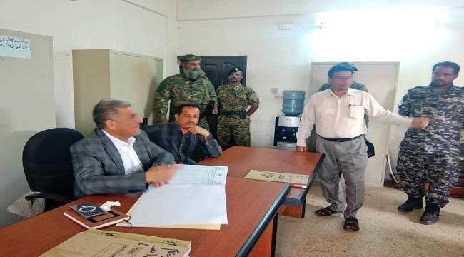 رئيس محكمة استئناف عدن يتفقد سير العمل القضائي بمحكمة الشيخ عثمان الابتدائية 